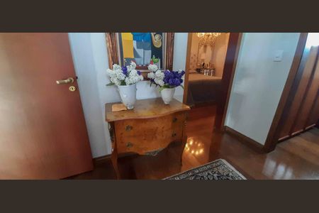 Casa de condomínio à venda com 560m², 4 quartos e 5 vagas Casa de condomínio à venda com 560m², 4 quartos e 5 vagasCorredor