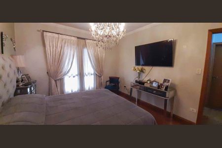 Casa de condomínio à venda com 560m², 4 quartos e 5 vagas Casa de condomínio à venda com 560m², 4 quartos e 5 vagasSuíte 2