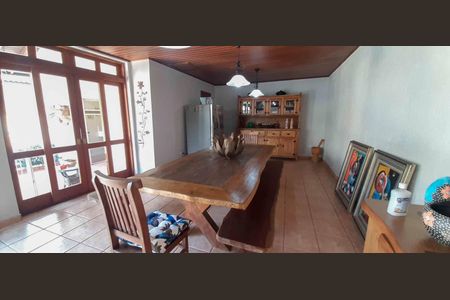 Casa de condomínio à venda com 560m², 4 quartos e 5 vagas Casa de condomínio à venda com 560m², 4 quartos e 5 vagasÁrea comum