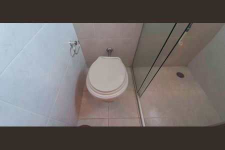 Casa de condomínio à venda com 560m², 4 quartos e 5 vagas Casa de condomínio à venda com 560m², 4 quartos e 5 vagasBanheiro da Suíte 1