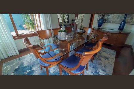 Casa de condomínio à venda com 560m², 4 quartos e 5 vagas Casa de condomínio à venda com 560m², 4 quartos e 5 vagasSala de Jantar