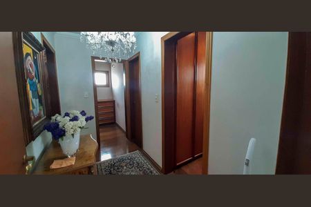 Casa de condomínio à venda com 560m², 4 quartos e 5 vagas Casa de condomínio à venda com 560m², 4 quartos e 5 vagasCorredor