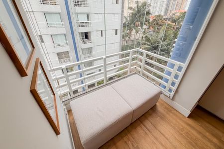 Apartamento à venda com 77m², 1 quarto e 2 vagas Apartamento à venda com 77m², 1 quarto e 2 vagasSala - Varanda