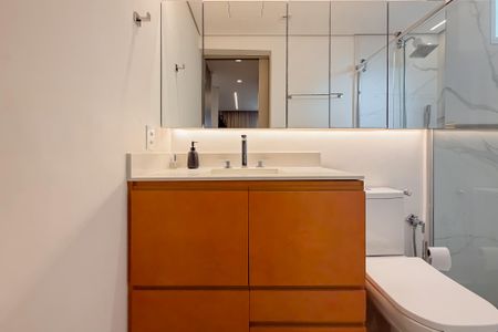 Apartamento à venda com 77m², 1 quarto e 2 vagas Apartamento à venda com 77m², 1 quarto e 2 vagasBanheiro da Suíte