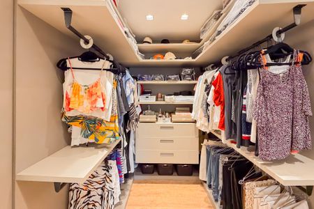 Apartamento à venda com 77m², 1 quarto e 2 vagas Apartamento à venda com 77m², 1 quarto e 2 vagasCloset da Suíte