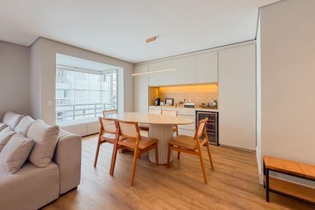 Apartamento à venda com 77m², 1 quarto e 2 vagas Apartamento à venda com 77m², 1 quarto e 2 vagasSala