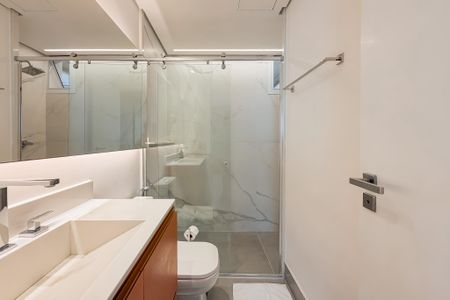 Apartamento à venda com 77m², 1 quarto e 2 vagas Apartamento à venda com 77m², 1 quarto e 2 vagasBanheiro Social