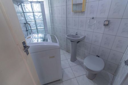 Banheiro e área de serviço de apartamento à venda com 1 quarto, 32m² em Liberdade, São Paulo