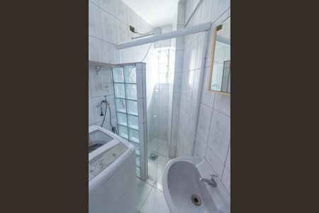 Banheiro e área de serviço de apartamento à venda com 1 quarto, 32m² em Liberdade, São Paulo