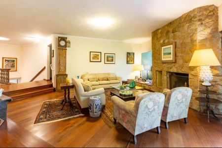 Casa à venda com 374m², 5 quartos e 5 vagasFoto 02