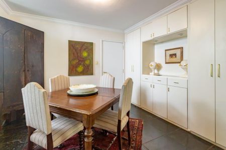 Foto 15 de casa à venda com 5 quartos, 374m² em Jardim Leonor, São Paulo