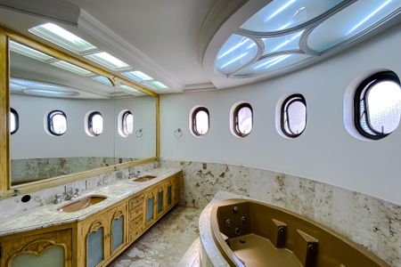 Apartamento à venda com 315m², 4 quartos e 4 vagasBanheiro da Suíte 4