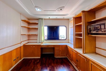 Apartamento à venda com 315m², 4 quartos e 4 vagasQuarto 2 - Suíte