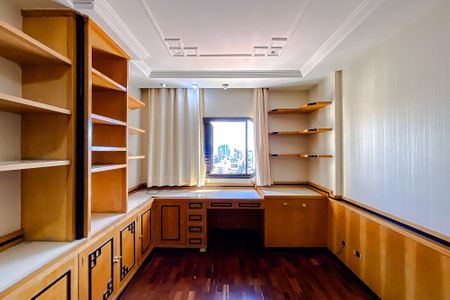 Apartamento à venda com 315m², 4 quartos e 4 vagasQuarto 3 - Suíte