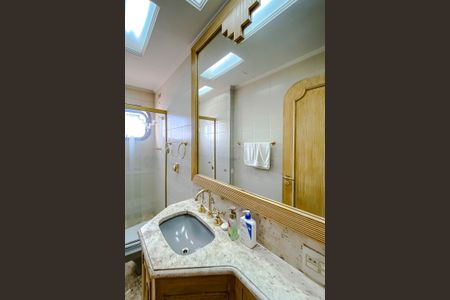 Apartamento à venda com 315m², 4 quartos e 4 vagasBanheiro da Suíte 1