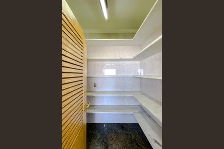 Apartamento à venda com 315m², 4 quartos e 4 vagasDespensa