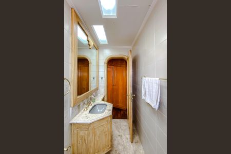 Apartamento à venda com 315m², 4 quartos e 4 vagasBanheiro da Suíte 1