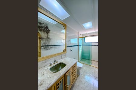 Apartamento à venda com 315m², 4 quartos e 4 vagasBanheiro da Suíte 3