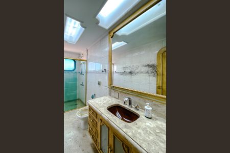 Apartamento à venda com 315m², 4 quartos e 4 vagasBanheiro da Suíte 2