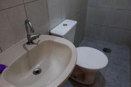 Banheiro de casa para alugar com 1 quarto, 55m² em Conceicao, Osasco