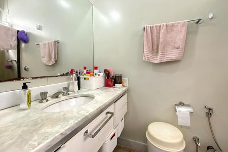 Apartamento à venda com 160m², 4 quartos e 1 vagaBanheiro da Suíte 1