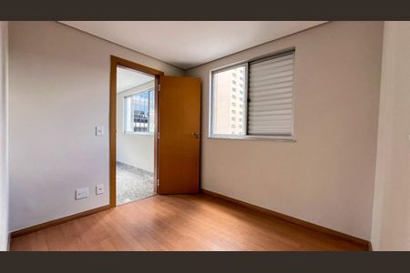 Apartamento à venda com 64m², 2 quartos e 1 vagaFoto 04