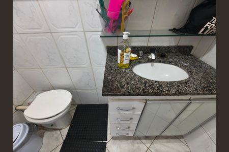Casa à venda com 64m², 3 quartos e 1 vaga Casa à venda com 64m², 3 quartos e 1 vagaBanheiro
