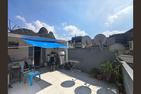 Casa à venda com 64m², 3 quartos e 1 vaga Casa à venda com 64m², 3 quartos e 1 vagaTerraço