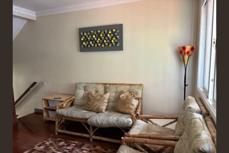 Casa de condomínio à venda com 225m², 3 quartos e 2 vagas