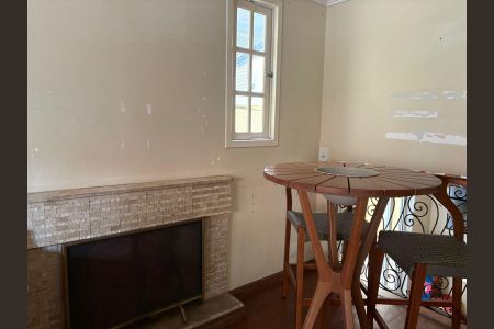 Casa de condomínio à venda com 225m², 3 quartos e 2 vagas