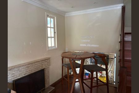 Casa de condomínio à venda com 225m², 3 quartos e 2 vagas