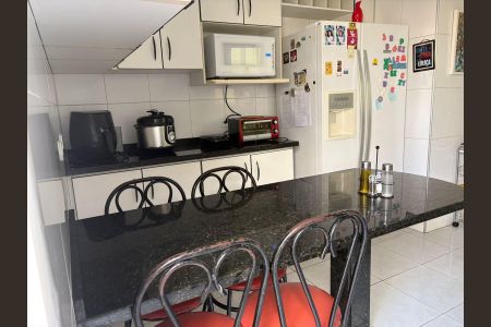Casa de condomínio à venda com 225m², 3 quartos e 2 vagas