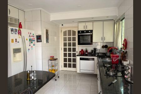 Casa de condomínio à venda com 225m², 3 quartos e 2 vagas