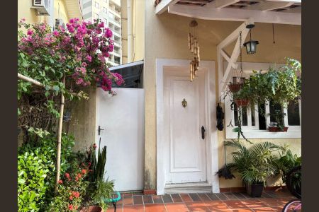 Casa de condomínio à venda com 225m², 3 quartos e 2 vagas