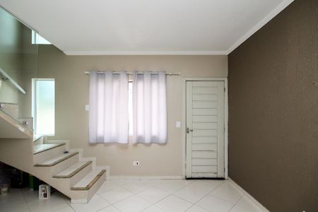 Sala de casa de condomínio para alugar com 2 quartos, 94m² em Cemucam, Cotia