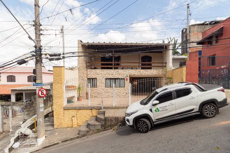 Casa para alugar com 300m², 3 quartos e 3 vagas Casa para alugar com 300m², 3 quartos e 3 vagasFachada
