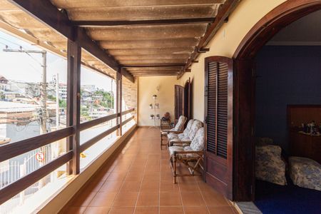 Casa para alugar com 300m², 3 quartos e 3 vagas Casa para alugar com 300m², 3 quartos e 3 vagasSacada