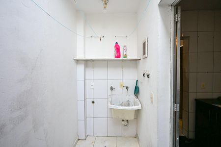 Casa para alugar com 60m², 2 quartos e 1 vagaÁrea de Serviço 