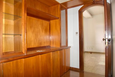 Apartamento para alugar com 370m², 6 quartos e 4 vagasCorredor 2 - Armários