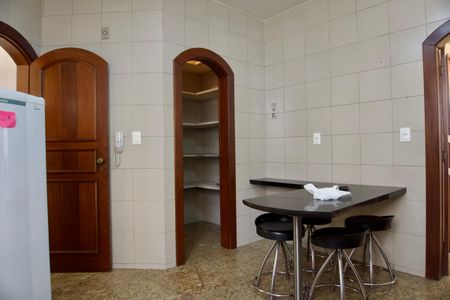 Apartamento para alugar com 370m², 6 quartos e 4 vagasCozinha - Dispensa
