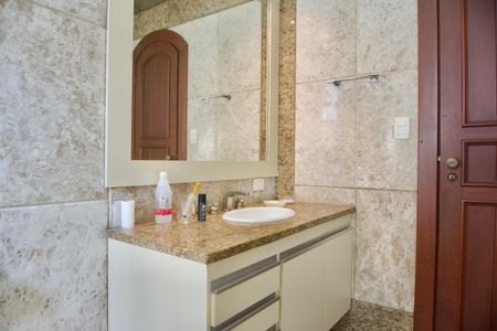 Apartamento para alugar com 370m², 6 quartos e 4 vagasBanheiro Social