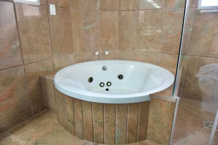 Apartamento para alugar com 370m², 6 quartos e 4 vagasSuíte 2 - Banheiro