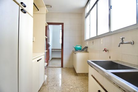 Apartamento para alugar com 370m², 6 quartos e 4 vagasÁrea de Serviço