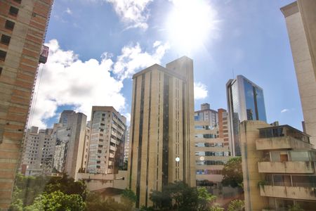 Apartamento para alugar com 370m², 6 quartos e 4 vagasSuíte 2 - Varanda (Vista)