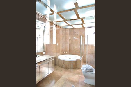 Apartamento para alugar com 370m², 6 quartos e 4 vagasSuíte 2 - Banheiro