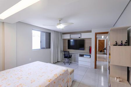 Apartamento à venda com 311m², 4 quartos e 2 vagasSuíte 2