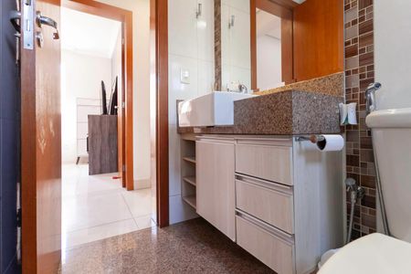 Apartamento à venda com 311m², 4 quartos e 2 vagasBanheiro social 