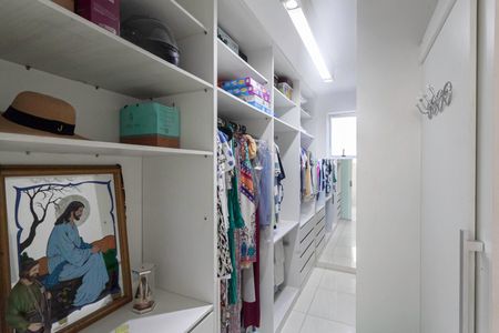 Apartamento à venda com 311m², 4 quartos e 2 vagasCloset da suíte 2