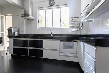 Apartamento à venda com 311m², 4 quartos e 2 vagasCozinha