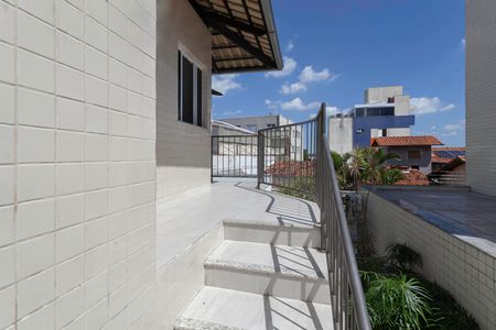 Apartamento à venda com 311m², 4 quartos e 2 vagasEscada